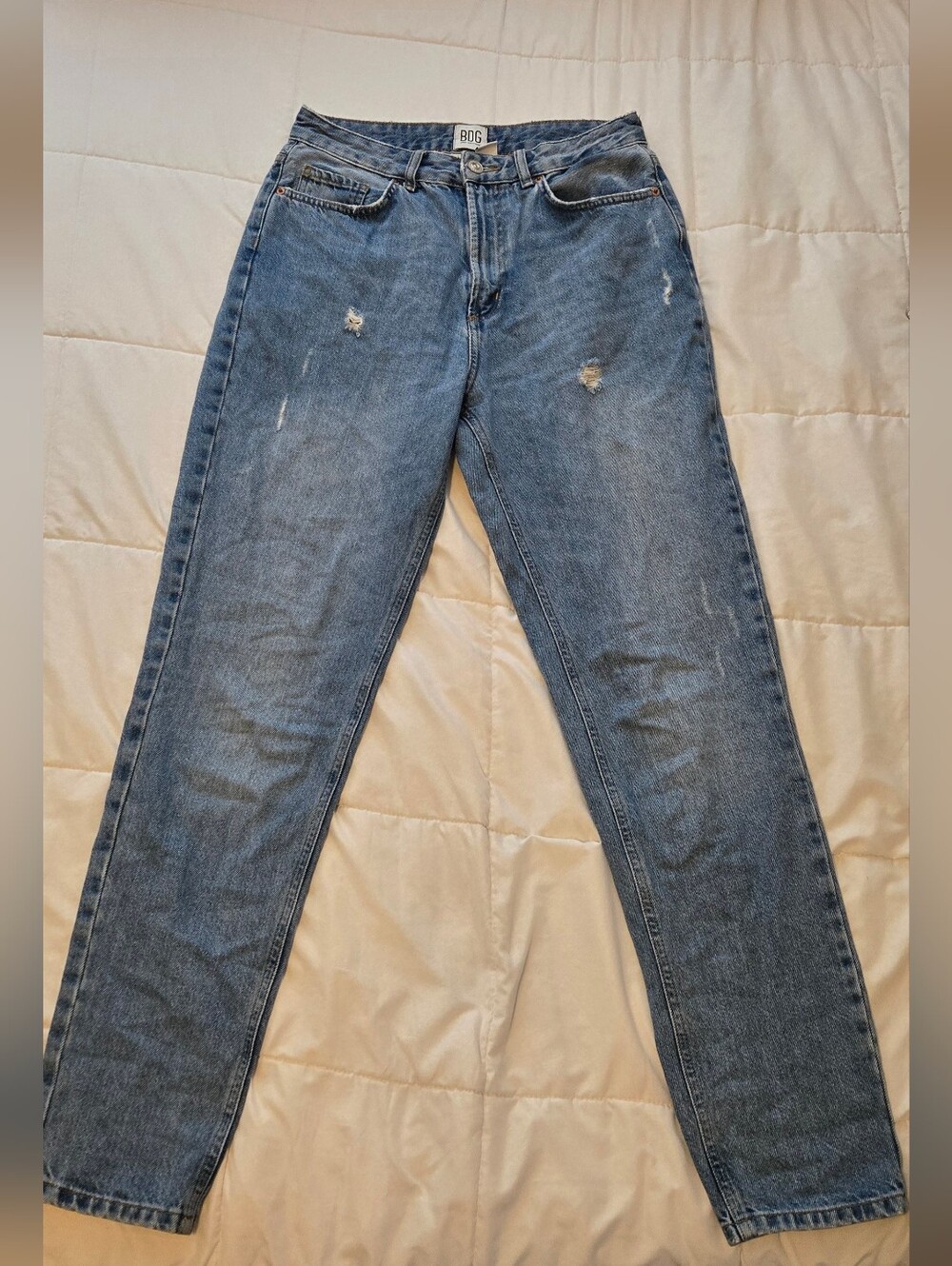 BDG Mom High-Waist Distressed Blue Jeans W28